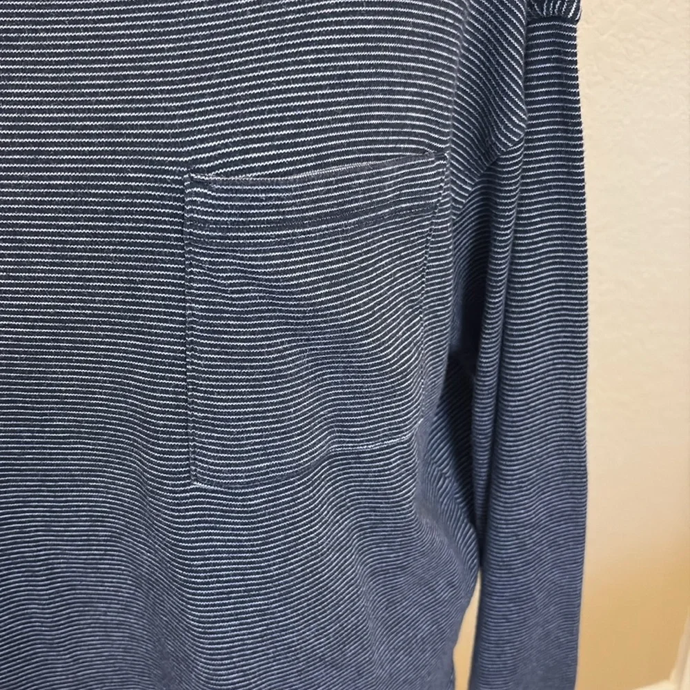 Banana‎ Republic Navy Striped Shirt. Size Medium